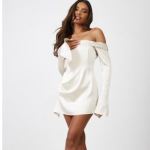 NWT PrettyLittleThing Champagne Satin Pleat Detail Bardot Flared Sleeve Dress